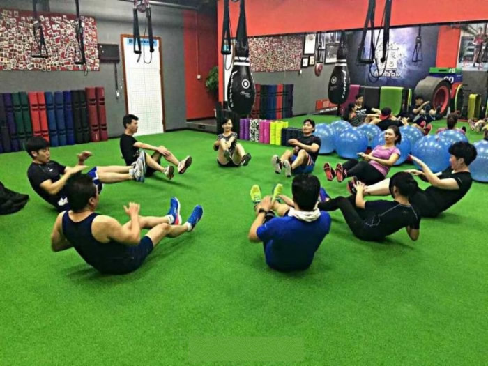 Tạo phong cách riêng cho phòng gym với cỏ nhân tạo