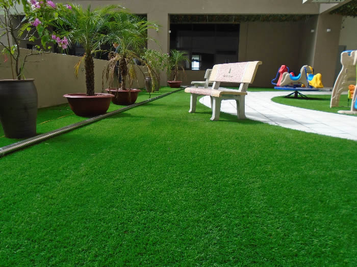 Thiết kế sân vườn bằng cỏ nhân tạo